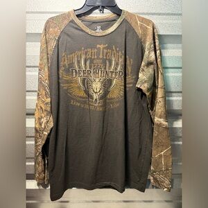 Hunter Men's Deer Hunter Graphic Long Sleeve Shirt - Green and Brown
